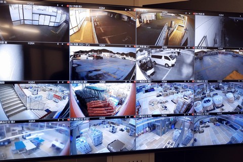 工場内外に監視カメラを設置。録画しており振り返り検証も可能です。